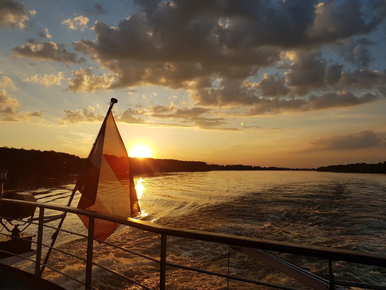 Solnedgång vid Donau | MegaSport Travel